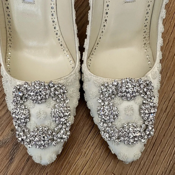 Manolo Blahnik Hangisi Cream Textured Polka Dot Crystal Wedding Heels - Picture 2 of 11